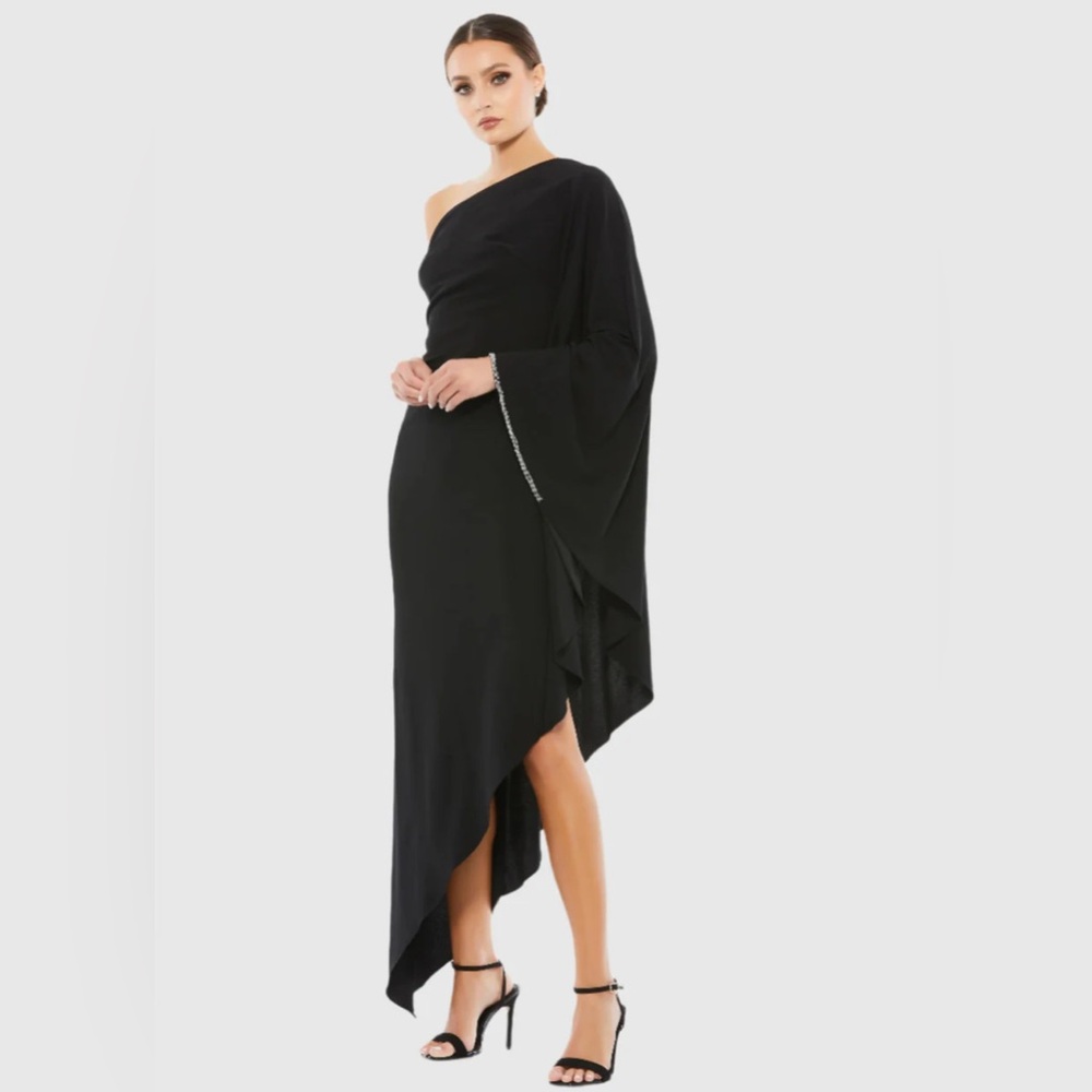MAC DUGGAL
Black One Shoulder Asymmetrical Hem Flowy Dress NWT